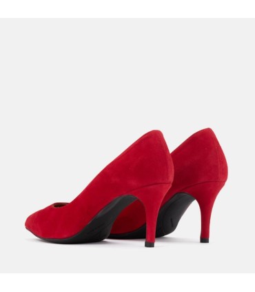 Salón de ante color rojo. Forro interior de piel y tacón de 7 cm