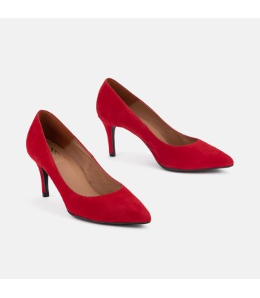 Salón de ante color rojo. Forro interior de piel y tacón de 7 cm