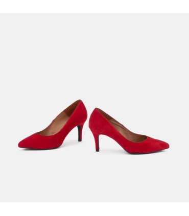 Salón de ante color rojo. Forro interior de piel y tacón de 7 cm