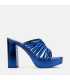 Sandalia de tiras tubulares de piel metalizada azul. Tacón de 12 cm