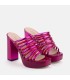 Sandalia de piel metalizada fuxia con tiras tubulares .Tacón de 12 cm.