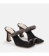 Sandalia joya de raso color negro. Tira de pedrería. Tacón de 9 cm