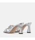 Zueco de tiras cruzadas de piel metalizada color plata. Tacón de 9 cm