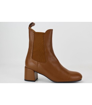 BOTINES CON ELASTICO DE PIEL MARRÓN - ISELL