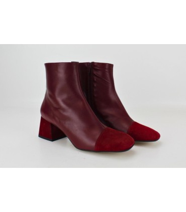 BOTINES EN PIEL CON PUNTERA EN COLOR BURDEOS - IRINA