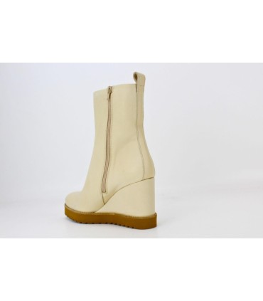 BOTIN EN PIEL BLANCO CON TACON CUÑA - HERLY