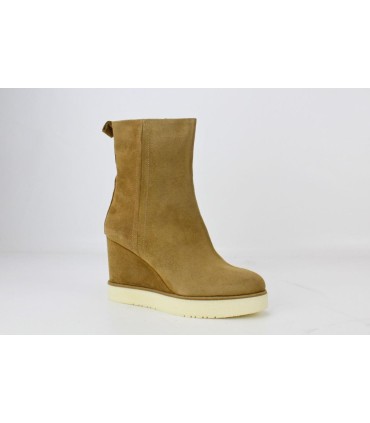 BOTIN EN ANTE MARRON CON TACON CUÑA - HEIDI