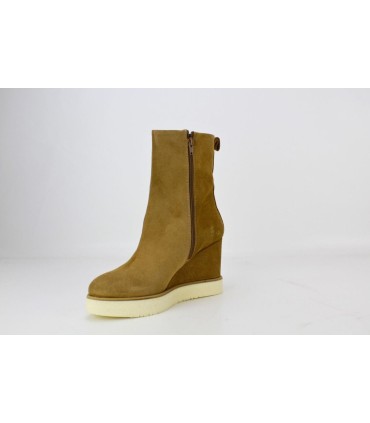 BOTIN EN ANTE MARRON CON TACON CUÑA - HEIDI
