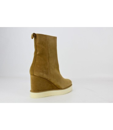BOTIN EN ANTE MARRON CON TACON CUÑA - HEIDI