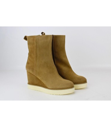 BOTIN EN ANTE MARRON CON TACON CUÑA - HEIDI