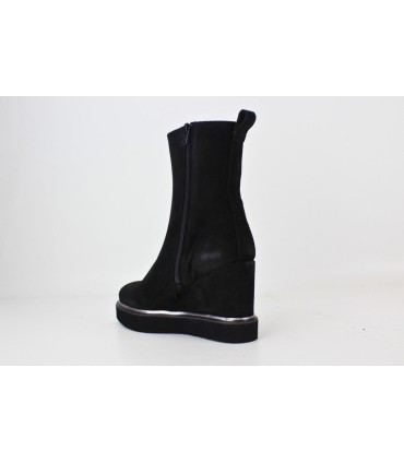 BOTIN EN ANTE NEGRO CON TACON CUÑA - HOLLY