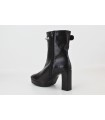 BOTIN EN PIEL NEGRO CON HEBILLA SUPERIOR - HANNA