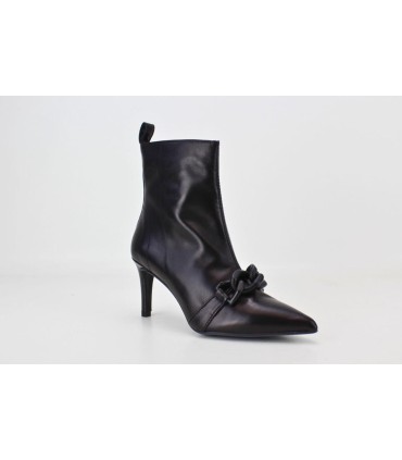 BOTIN DE PIEL NEGRO CON ADORNO - HELENA
