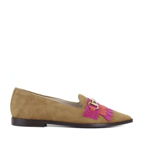 MOCASINES ANTE MARRÓN CON ADORNO FUCSIA | OLGA