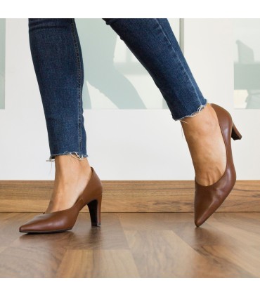 SALON DE PIEL MARRON CUERO | TACÓN 7 CM | PAOLA